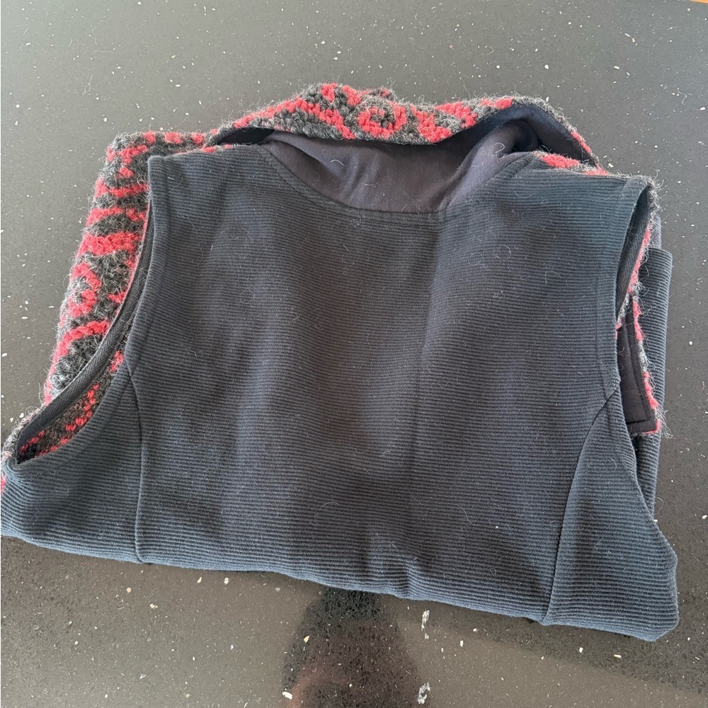 dolan Left Coast Collection Red & Black Knit Open Vest with Collar Trim - Picture 7 of 7